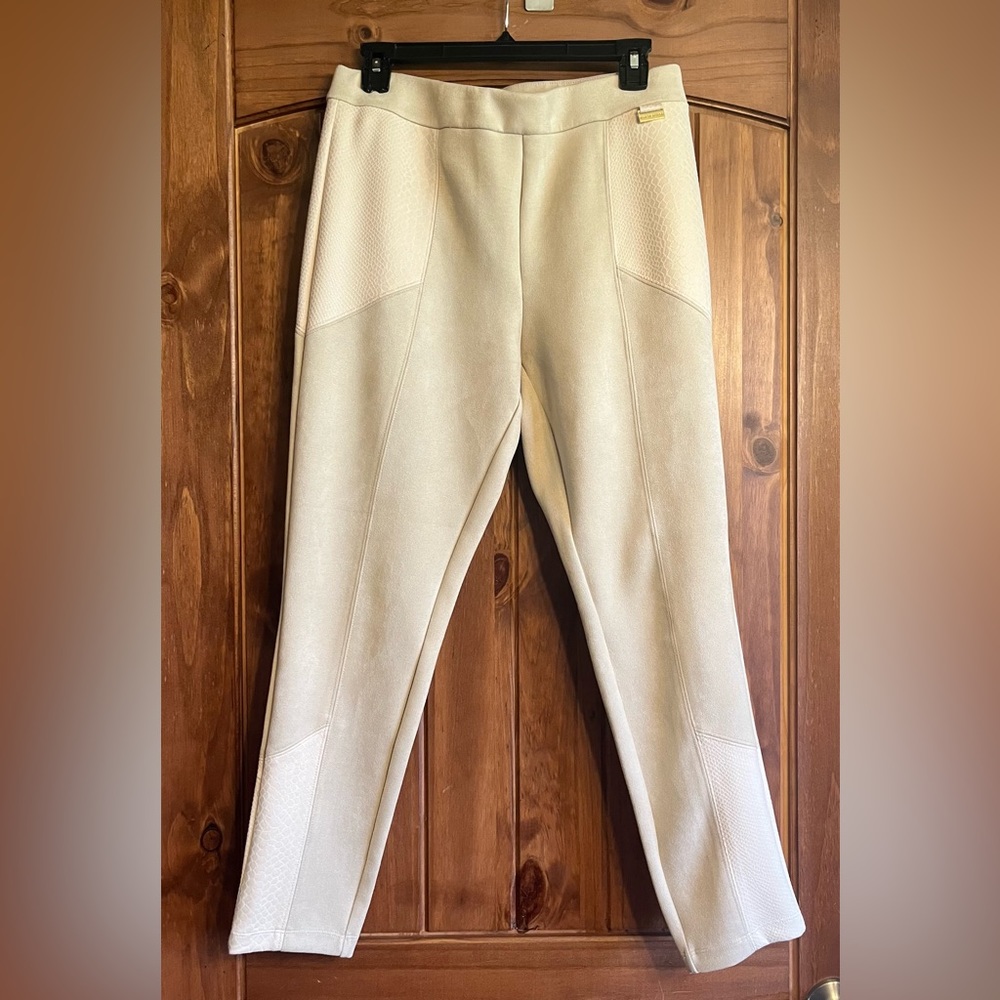 Marc New York Medium. cream color with design. Microfiber.
